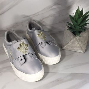 NWOT Bebe silver/gray brighton style sneakers 8